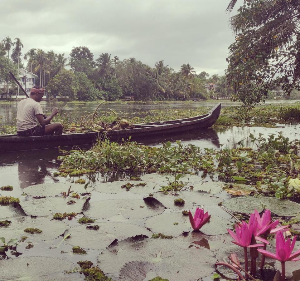 Sunsets And Palm Trees Bed & Breakfast Alappuzha Exterior foto